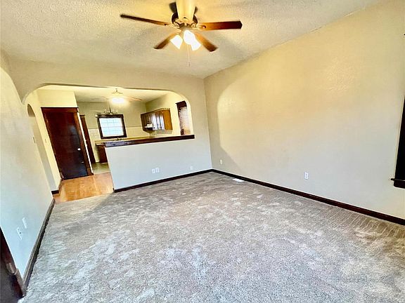 4th image of 27 Marguerite Ave