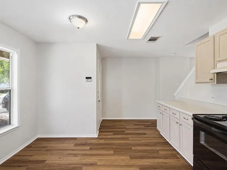 10316 Garbacz Dr — Photo 6
