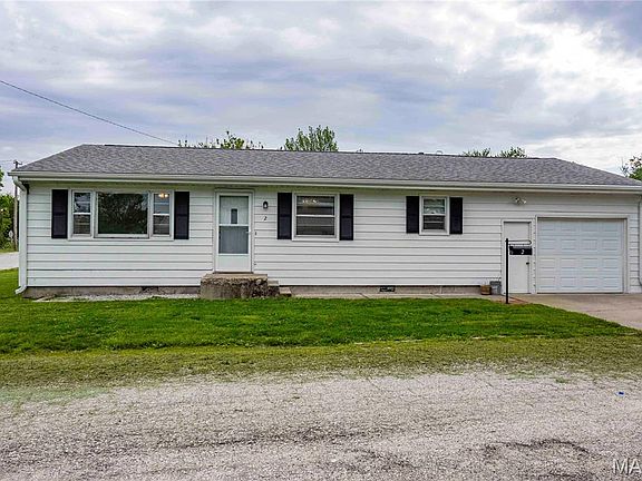 2nd image of 2 Garden Ln