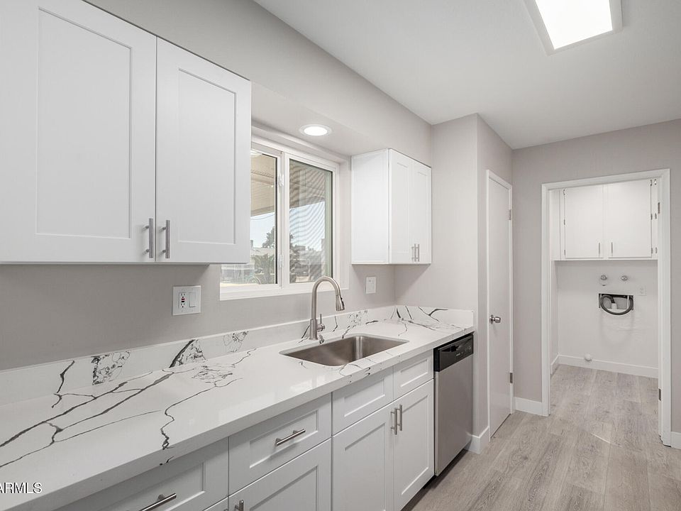 1st image of 10411 W PRAIRIE HILLS Circle
