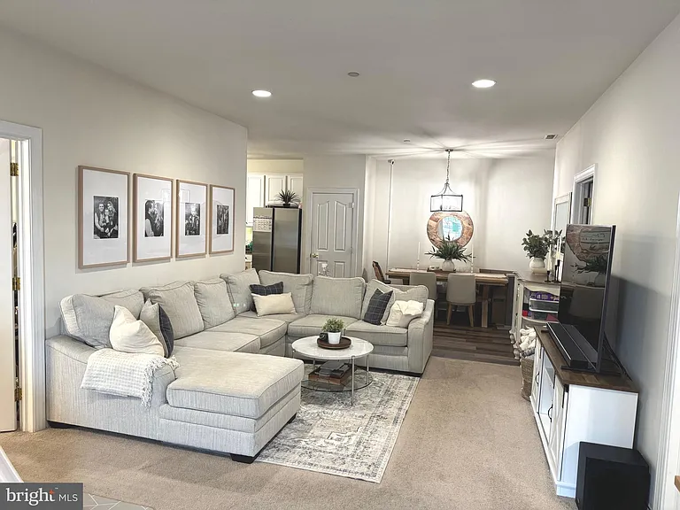 1324 W Chester Pike #203 — Photo 4