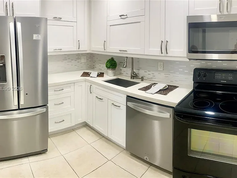 4255 N University Dr #304 — Photo 7