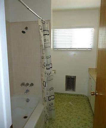 2nd image of 423 E Deodar St