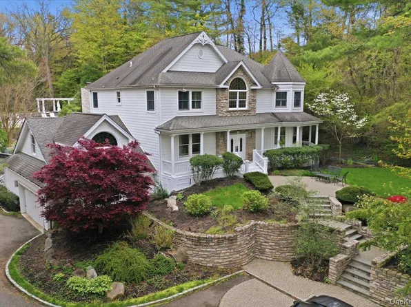 9 Godfrey Lane, Huntington, NY 11743