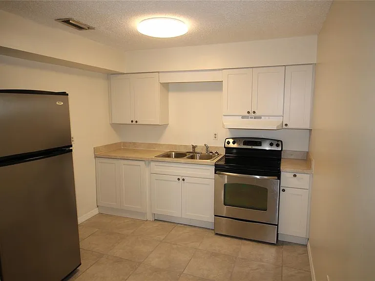 920 Columbia Ave — Photo 5