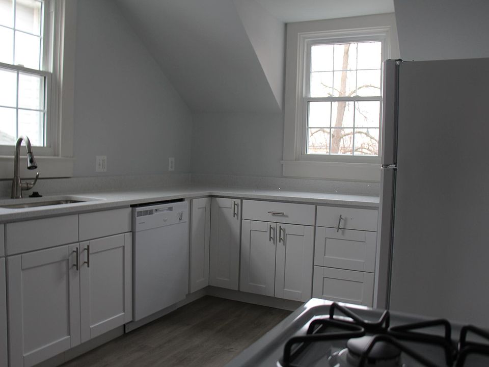 2nd image of 33 N Fenwick St