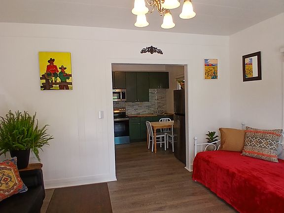 5th image of 404 S Chestnut St #404