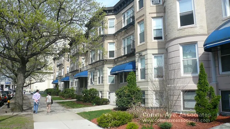 Photo 1 of 3 - 1118 Commonwealth Ave #2A - Boston, MA Primary Photo - 1118 Commonwealth Ave #2A