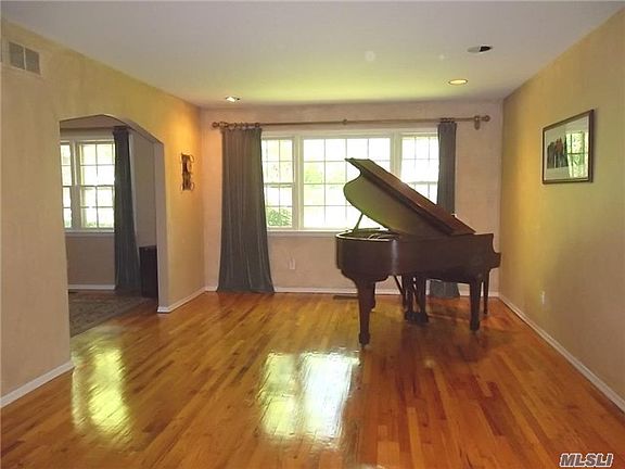 2nd image of 7 Walden Pl