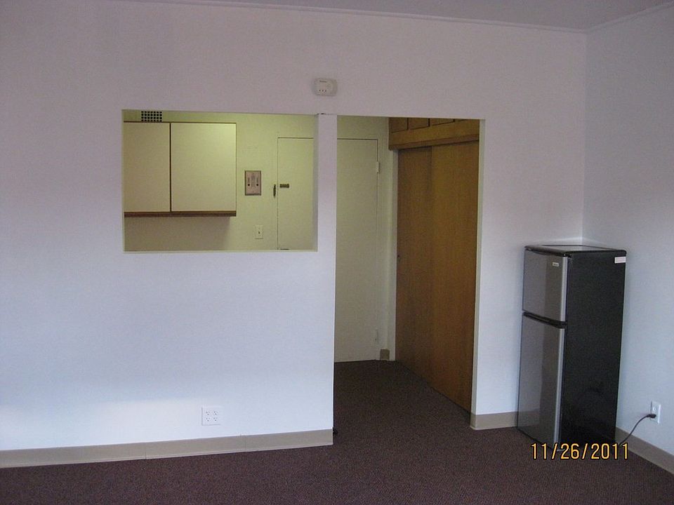 2nd image of 1050 Hancock St #29