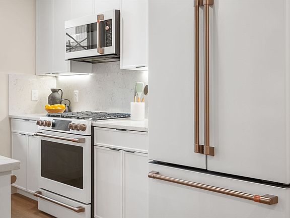 5th image of 100 Lincoln St #203