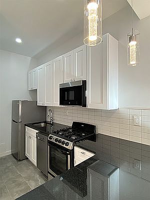 3rd image of 103 W 74th St APT 7