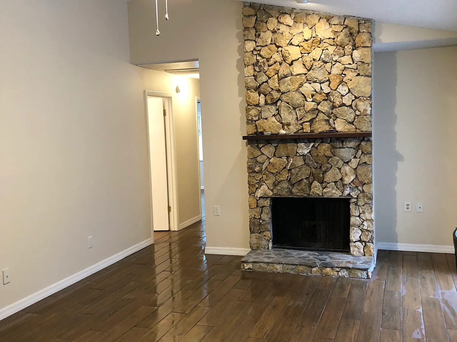 5 bed, 1958 sqft, $2,985 — Photo 3