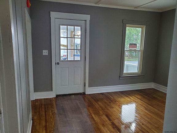 5th image of 108 Lawrence St
