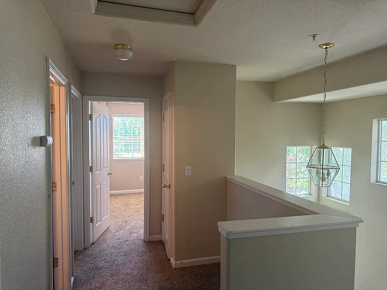 2052 Tivoli Ln — Photo 9
