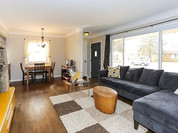2nd image of 702 Symes Ave