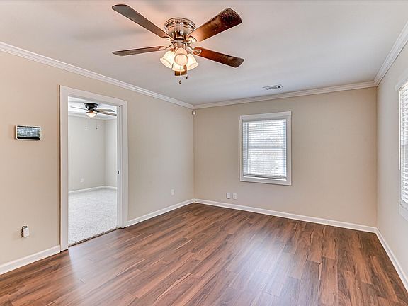 4th image of 813 Royalette Ave