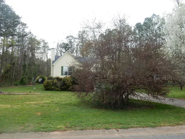 15 Sherwood Dr, Cartersville, GA 30121