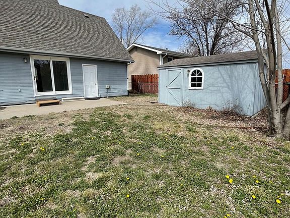 3rd image of 233 Knoxberry Dr