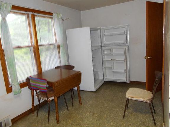 4th image of 1439 Reaney Ave