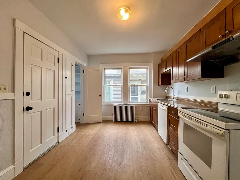 93 Pleasant St #2 — Photo 7