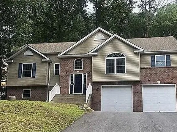 414 Tuscarora Dr W, Hazleton, PA 18202