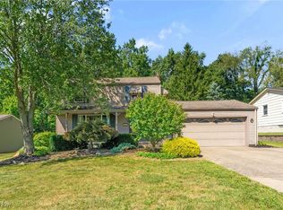 18 Jamestown Ct, Youngstown, OH 44515