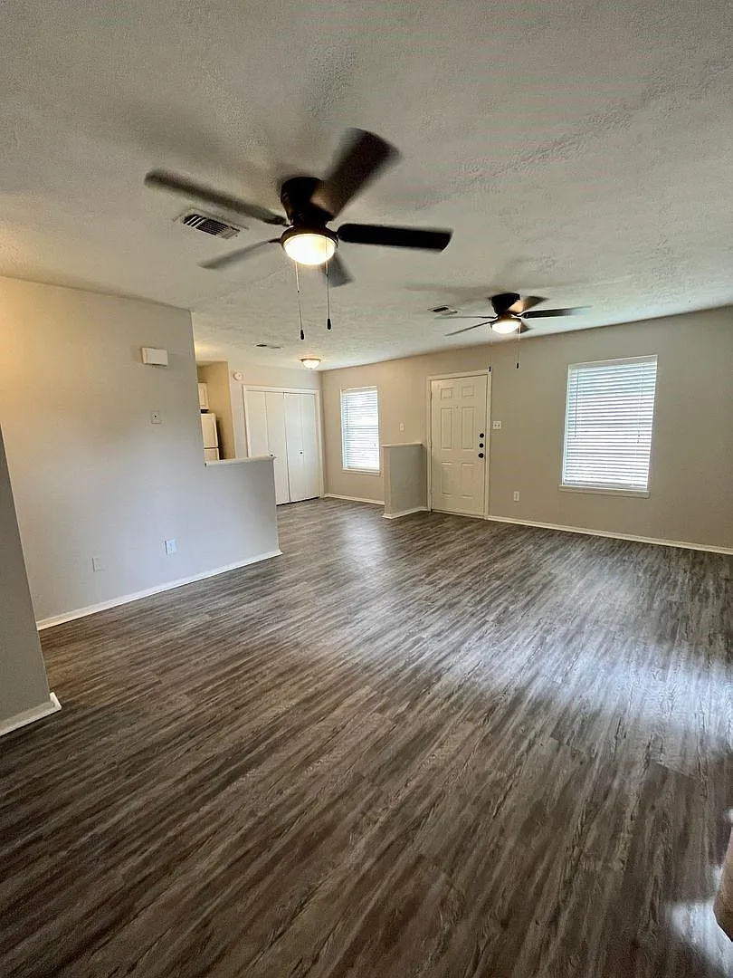 2 bed, 1.0 bath, 900 sqft, $1,150 — Photo 3