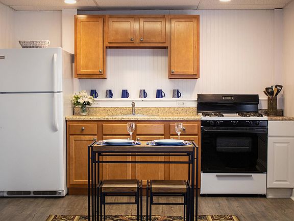 3rd image of 4030 Saint Clair Ave