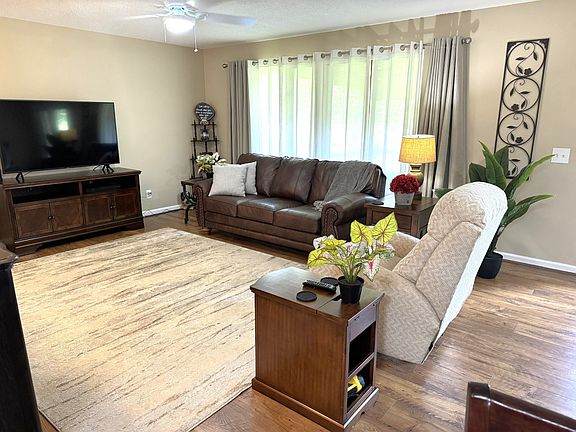 3rd image of 145 Hope Dr