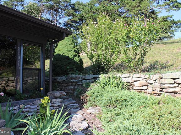 4th image of 3142 Georges Run Rd