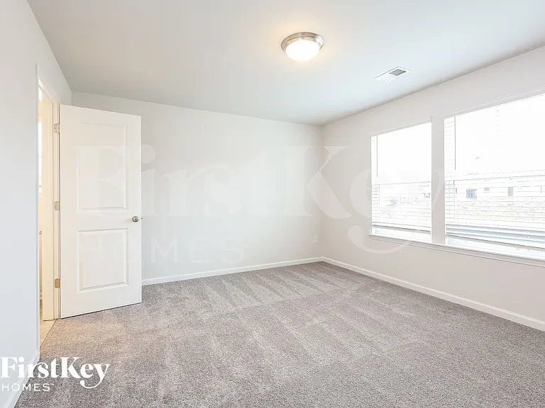 400 Stonefence Dr — Photo 11