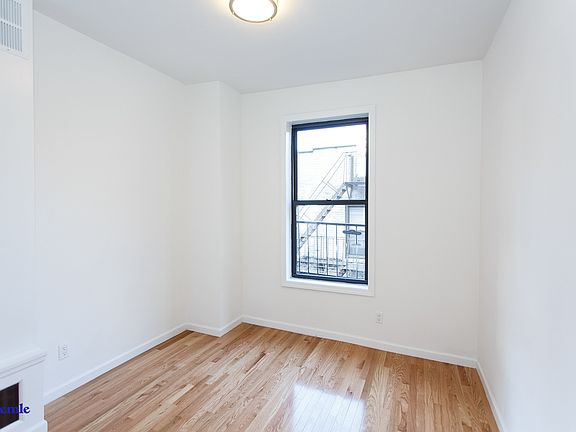 5th image of 1324 Lexington Ave APT 6A