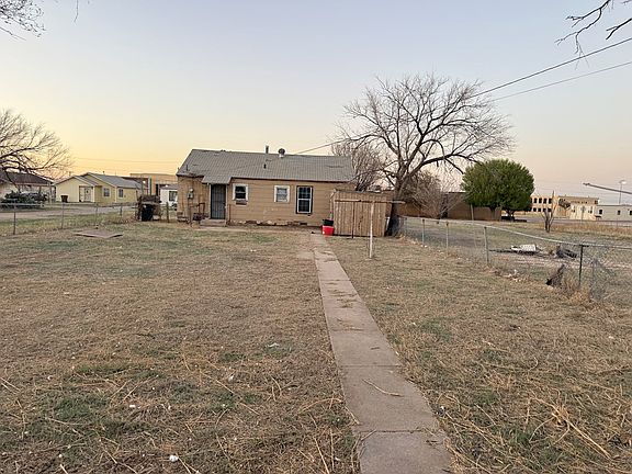 5th image of 606 E 12th St