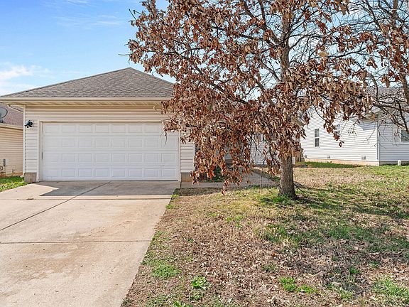 3rd image of 705 N Jonathan Avenue