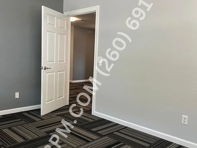 4915 Illinois Rd — Photo 9