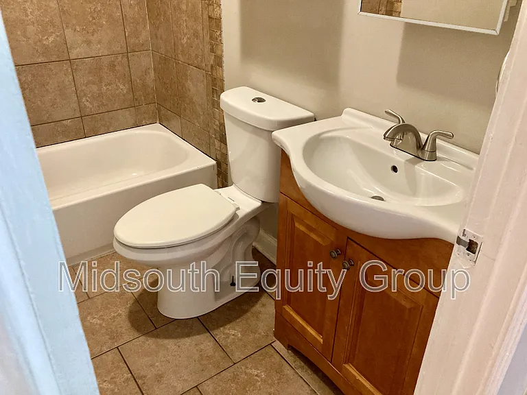 54 Monroe Ave — Photo 9