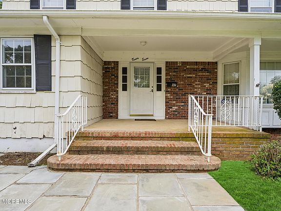 3rd image of 27 Stonehenge Drive