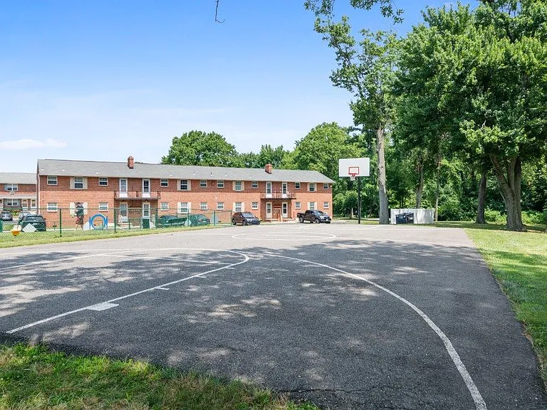 Roberts Mill Apartments and Townhomes — Photo 26
