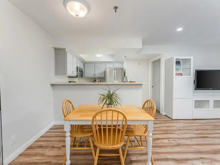 64 N Mar Vista Ave #230 — Photo 2
