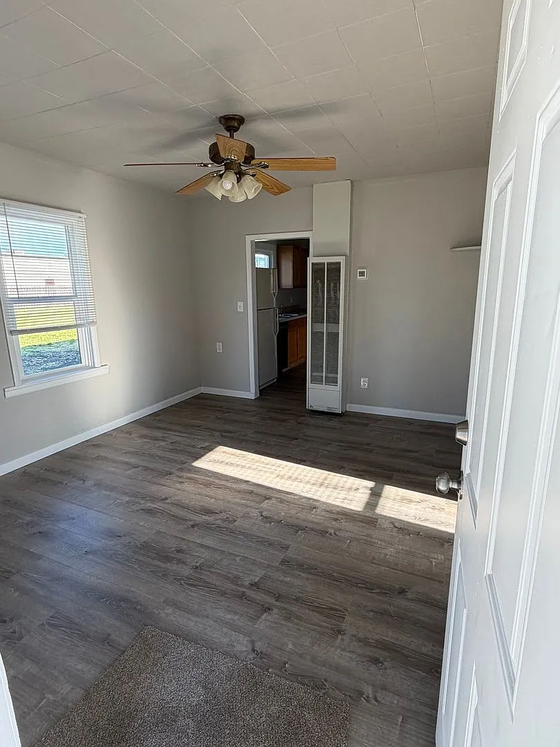 3-bedroom 1 bath home — Photo 2