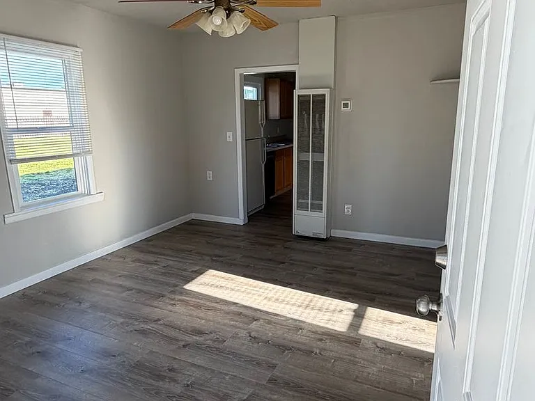 2034 Long St — Photo 2