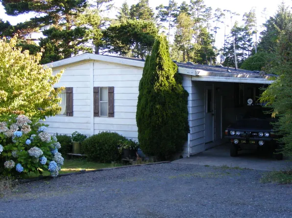 25 Hemlock Pl, Depoe Bay, OR 97341
