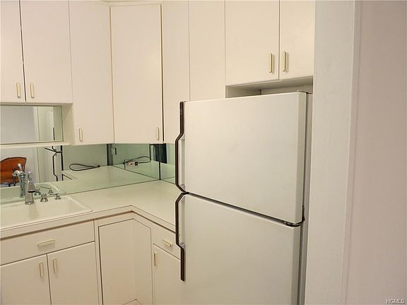 4th image of 70 Barker St APT 506