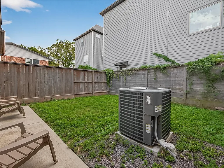2617 Live Oak St — Photo 30