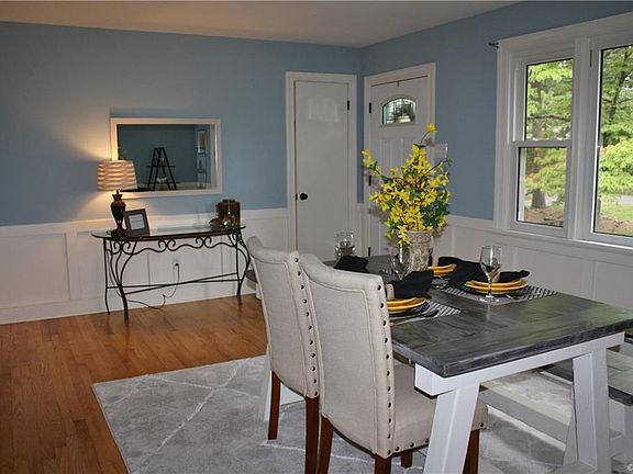 3rd image of 9063 Wyndale Dr