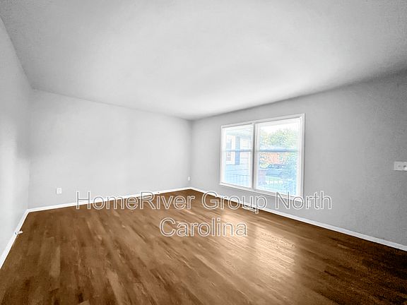 3rd image of 400 W Montcastle Dr