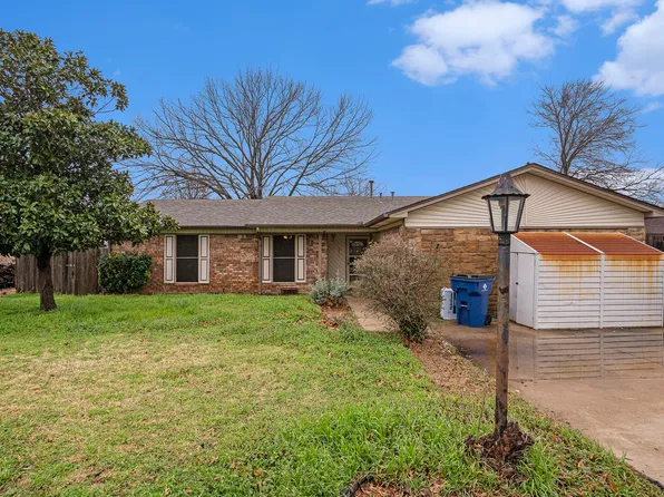304 Hudson Ave, Crowley, TX 76036
