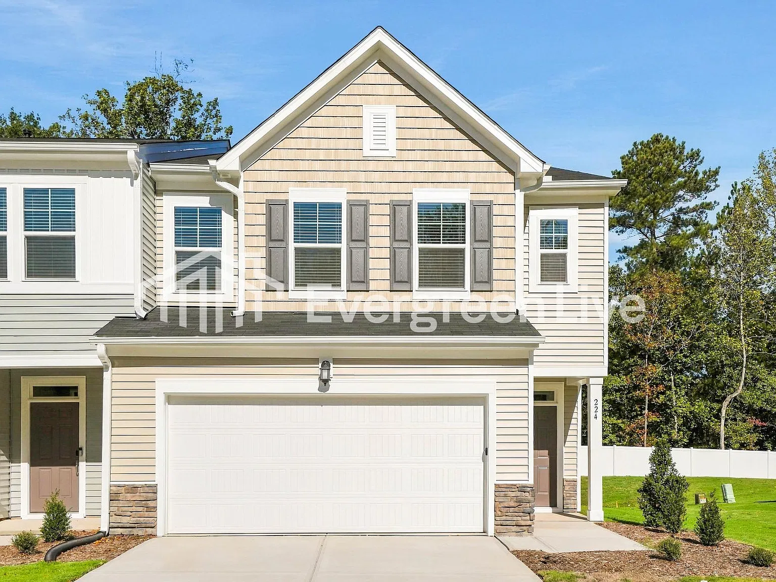 3 bed, 2.5 bath, 1926 sqft, $1,895 — Photo 1