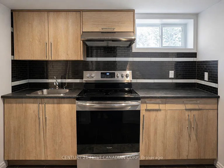 568 Creston Ave #LOWER — Photo 12